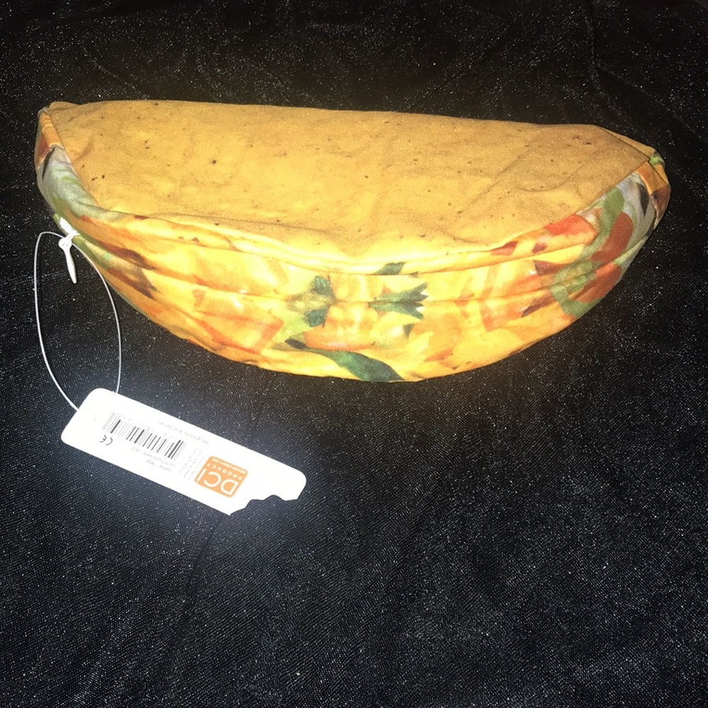 Yummy pockets,zip taco pocket.sizeOs